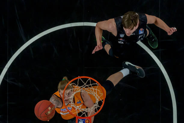 布伦森成为第三位在NBA杯淘汰赛中砍下40+的球员（布伦森在NBA杯淘汰赛轰下40+，成历史第三人）